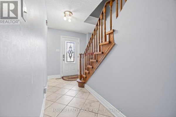 Living room - 45 Brimstone Crescent, Toronto, ON M1V3C8 Photo 2