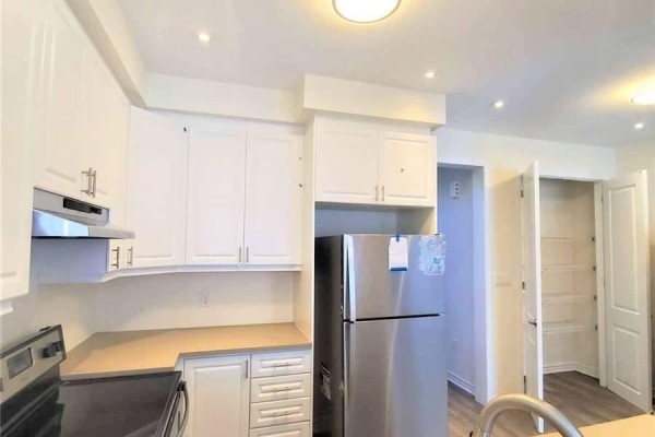 45 Fusilier Drive, Toronto, ON M1L0J4 Photo 4