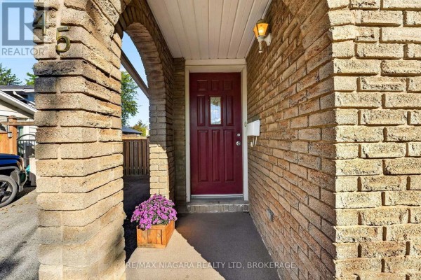 45 Green Maple Drive, St  Catharines, ON L2P3P4 Photo 3