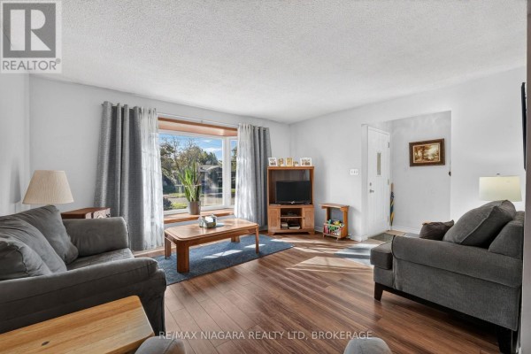 45 Green Maple Drive, St  Catharines, ON L2P3P4 Photo 5
