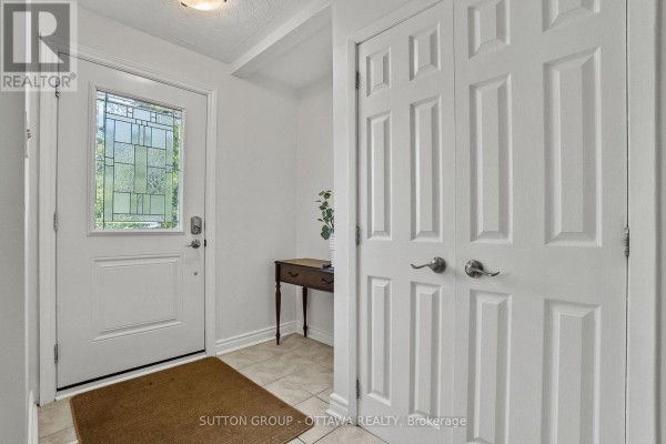 Family room - 45 Larkspur Drive, Ottawa, ON K2H6K8 Photo 4