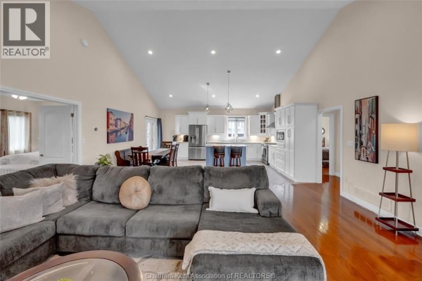 4pc Bathroom - 45 Morning Glory Lane, Chatham, ON N7L5R6 Photo 3