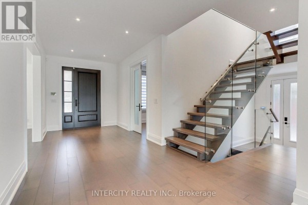Family room - 45 Nordale Crescent, Toronto, ON M6M2Z9 Photo 4