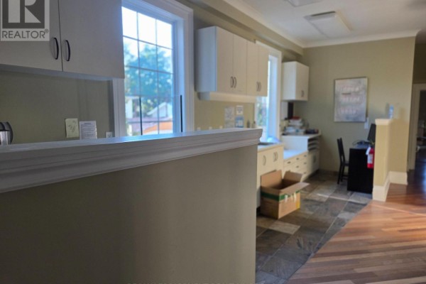 45 Ontario Street, Grimsby, ON L3M3H1 Photo 5