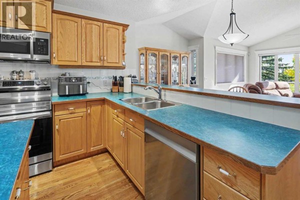 Dining room - 45 Panorama Hills Manor Nw, Calgary, AB T3K5K6 Photo 4