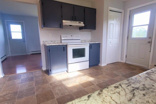4pc Bathroom - 45 Railroad Street, Dominion, NS B1G1T2 Photo 5