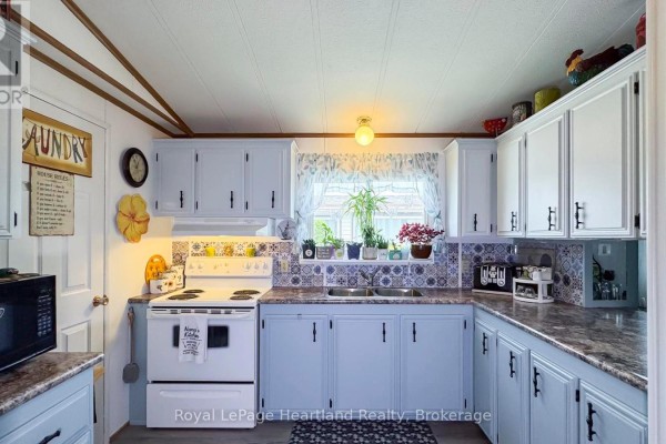 45 Redford Drive, South Huron, ON, photo 3
