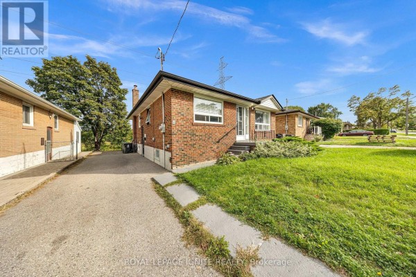 Bathroom - 45 Redwater Drive, Toronto, ON M9W1Z5 Photo 2
