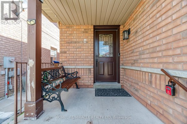 Kitchen - 45 Ridgefield Court, Brampton, ON L6P1B4 Photo 4