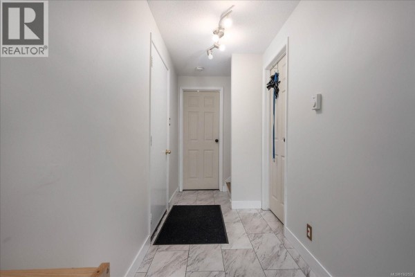 Bathroom - 45 Riley Pl, Nanaimo, BC V9T5B9 Photo 4