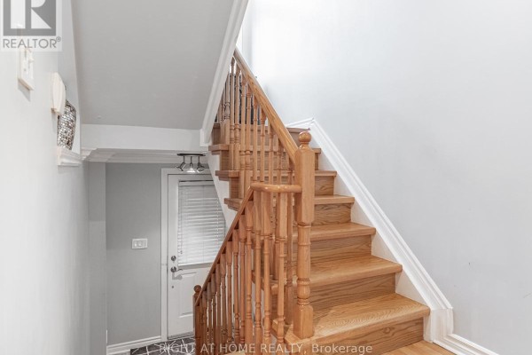 Eating area - 45 Rutland Street, Toronto, ON M6N5G1 Photo 4