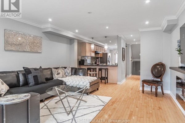 Partial bathroom - 45 Rutland Street, Toronto, ON M6N5G1 Photo 5