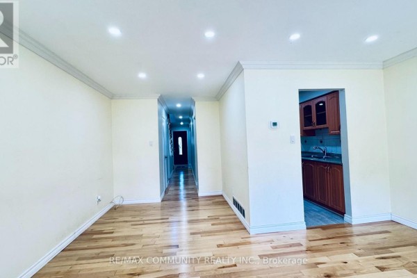 45 Shepmore Terrace, Toronto, ON M1B3H3 Photo 3