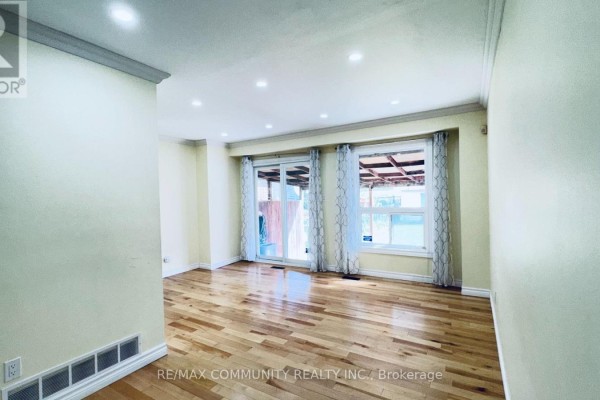 45 Shepmore Terrace, Toronto, ON M1B3H3 Photo 4