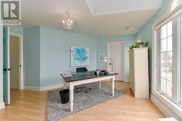 Kitchen - 45 Tiago Avenue, Toronto, ON M4B2A2 Photo 3