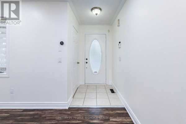 Kitchen - 45 Trevino Crescent, Brampton, ON L6P1M1 Photo 3