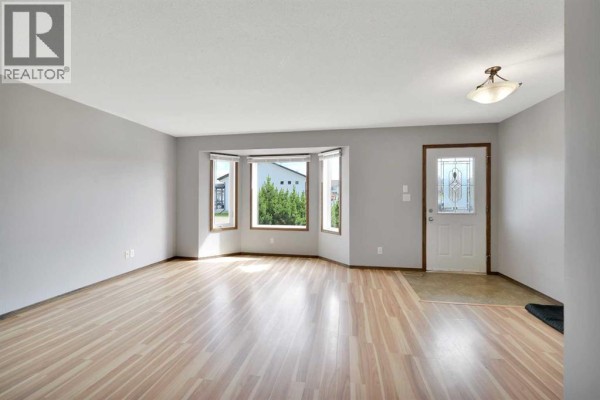 Bedroom - 45 Winston Place, Blackfalds, AB T4M0K9 Photo 5