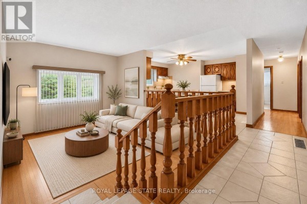 Living room - 45 Worsley Road, Hamilton, ON L8E2E9 Photo 5