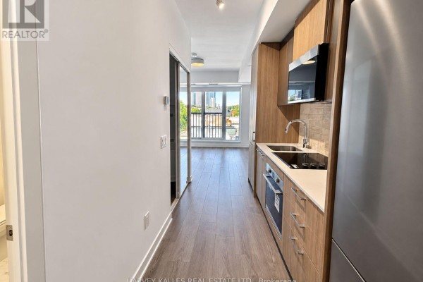 Kitchen - 450 - 30 Dreamers Way, Toronto, ON M5A0Y7 Photo 2