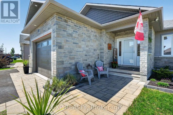 450 Central Park Boulevard, Russell, ON, photo 2
