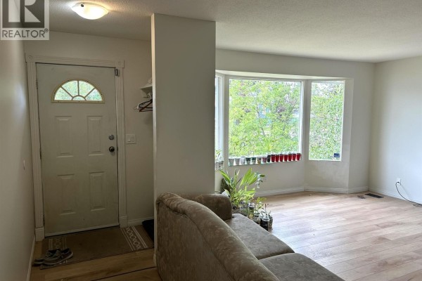 Dining room - 450 Kelly Street, Prince George, BC V2M3K5 Photo 2