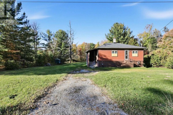 Living room - 450 Queensville Side Road W, East Gwillimbury, ON L9N1A7 Photo 2
