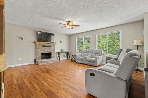 Bedroom 2 - 450 Wardle Street, Hope, Hope, BC V0X1L0 Photo 5