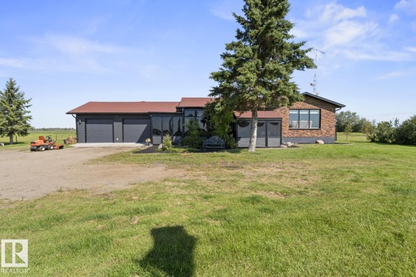 Family room - 45018 Hwy 659, Rural Bonnyville M D , AB T9N2H6 Photo 4