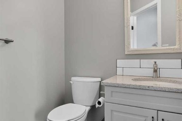 4pc Bathroom - 45032 Highway 674, Teepee Creek, AB T0H3C0 Photo 4
