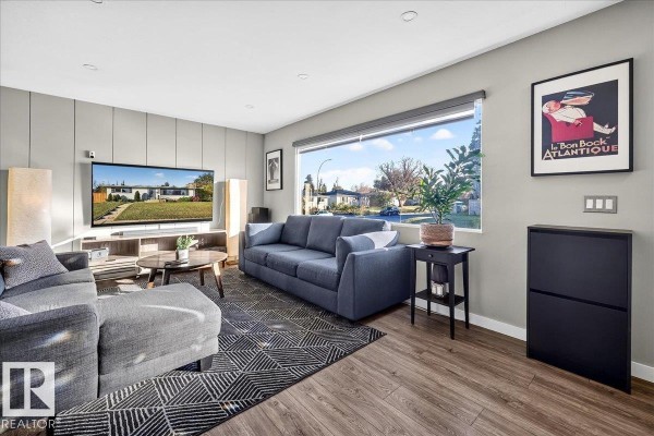 Family room - 4504 105a Av Nw, Edmonton, AB T6A1B9 Photo 4