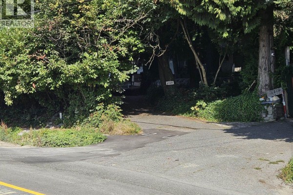 4505 Marine Drive, Burnaby, BC V5J3G1 Photo 2