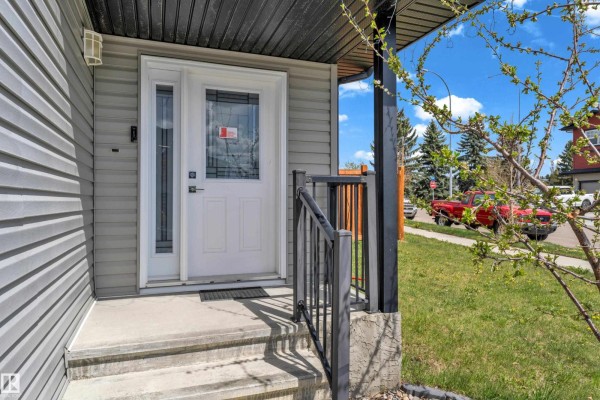 Family room - 4506 49 Av, Beaumont, AB T4X2B2 Photo 4