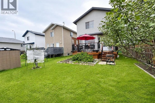 4pc Bathroom - 4507 74 Street, Camrose, AB T4V1X9 Photo 2