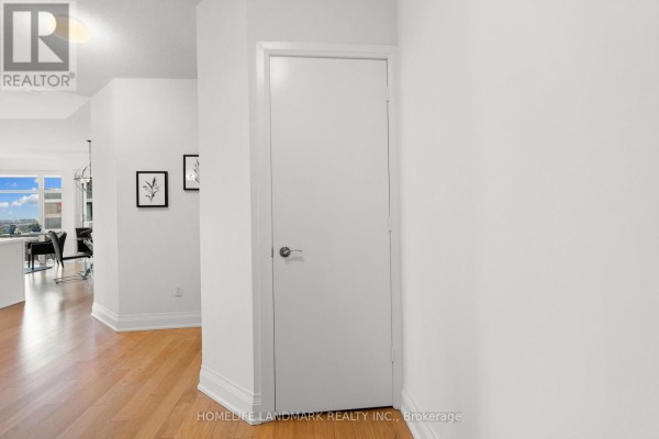 Kitchen - 4508 - 2191 Yonge Street, Toronto, ON M4S3H8 Photo 3