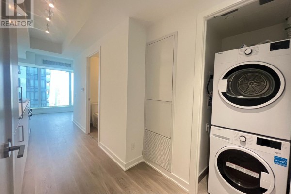 Kitchen - 4508 - 8 Wellesley Street W, Toronto, ON M4Y0J5 Photo 3