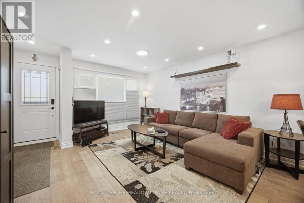 Bedroom 2 - 451 Westmoreland Avenue N, Toronto, ON M6H3A6 Photo 5