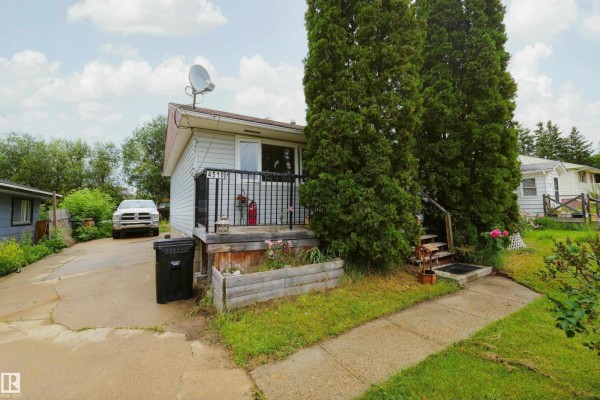 Primary Bedroom - 4510 55 Avenue, Barrhead, AB T7N1K1 Photo 4