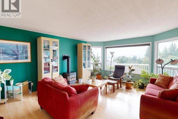 4511 Fernwood Ave, Powell River, BC, photo 2