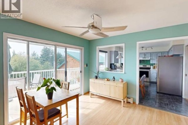 Kitchen - 4511 Fernwood Ave, Powell River, BC V8A3L4 Photo 4
