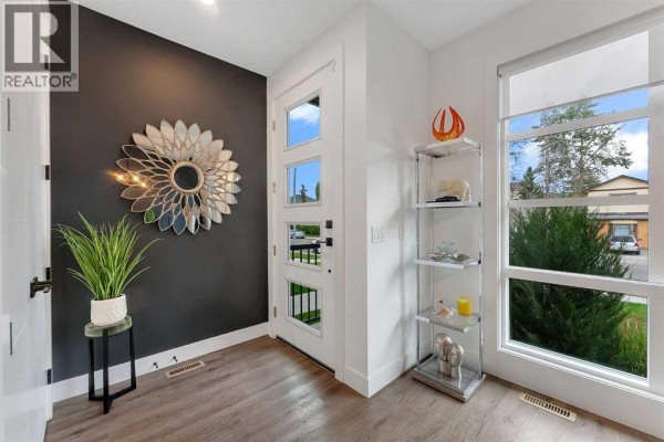 2pc Bathroom - 4516b 72 Street Nw, Calgary, AB T3B2L4 Photo 4