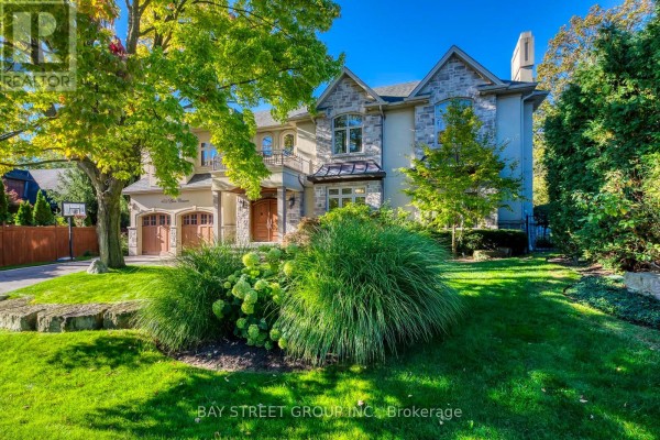 452 Avon Crescent, Oakville, ON, photo 2