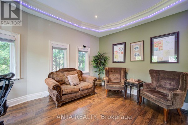 Family room - 452 Fernleigh Circle S, Richmond Hill, ON L4C1E6 Photo 5