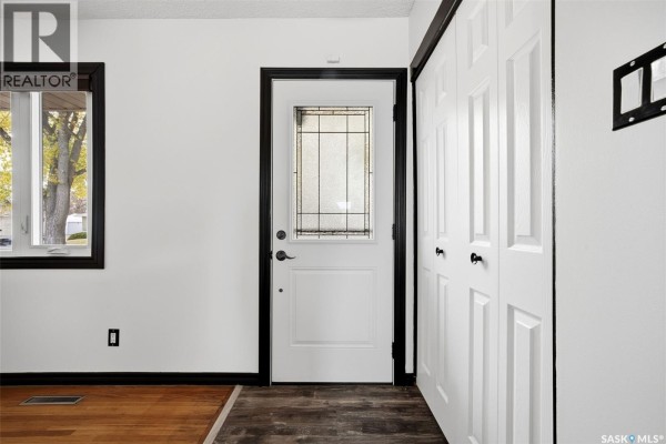 Living room - 4523 England Road, Regina, SK S4R4P6 Photo 2