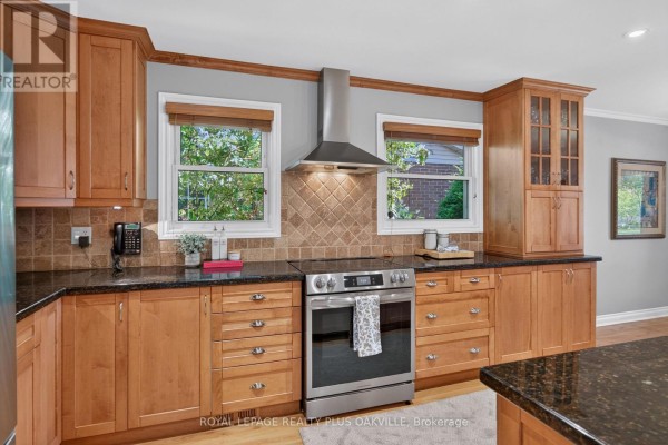 Kitchen - 4527 Concord Place, Burlington, ON L7L1J5 Photo 5