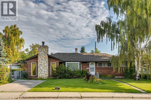 Family room - 4528 26 Avenue Sw, Calgary, AB T3E0P9 Photo 4
