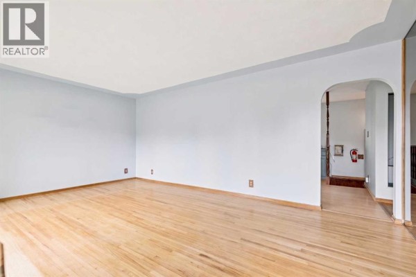 Kitchen - 4528 26 Avenue Sw, Calgary, AB T3E0P9 Photo 5