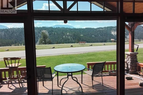 Living room - 453 13th Avenue, Invermere, BC V0A1K4 Photo 5