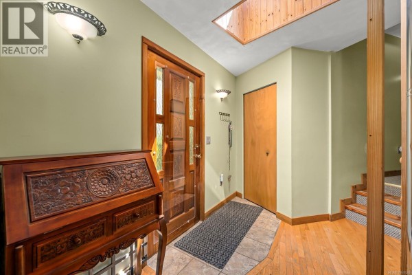 Mud room - 4530 Thompson Clarke Dr E, Bowser, BC V0R1G0 Photo 5