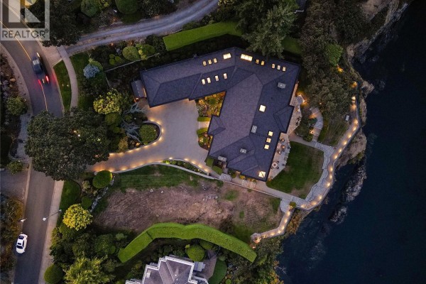 4532 Gordon Point Dr, Saanich