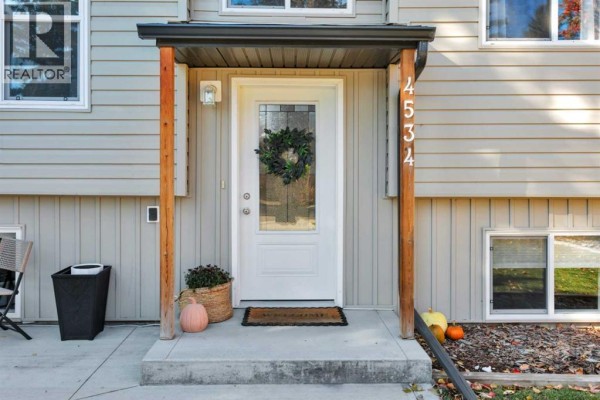 4pc Bathroom - 4534 46 Street, Sylvan Lake, AB T4S1L3 Photo 2